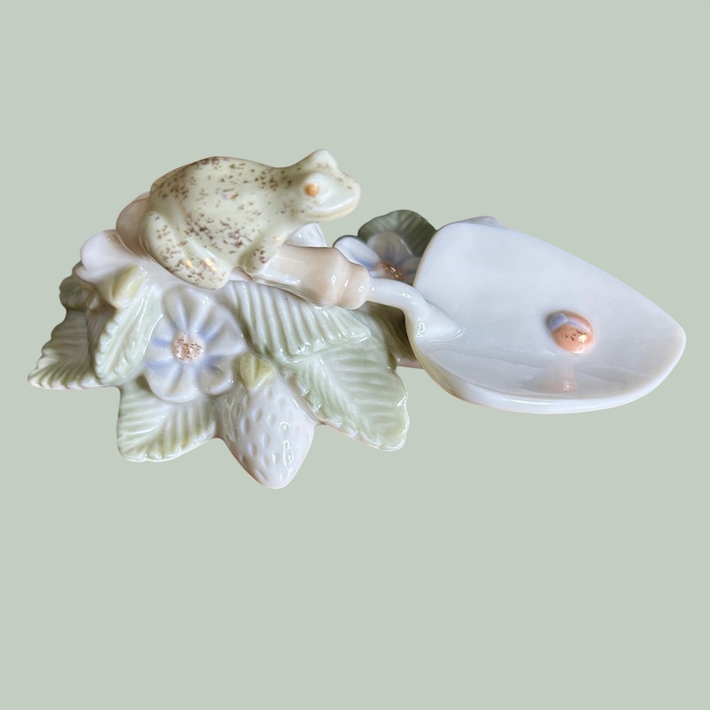 Lenox China Treasures Collection Vtg Frog In Strawberry Patch Figurine Porcelain